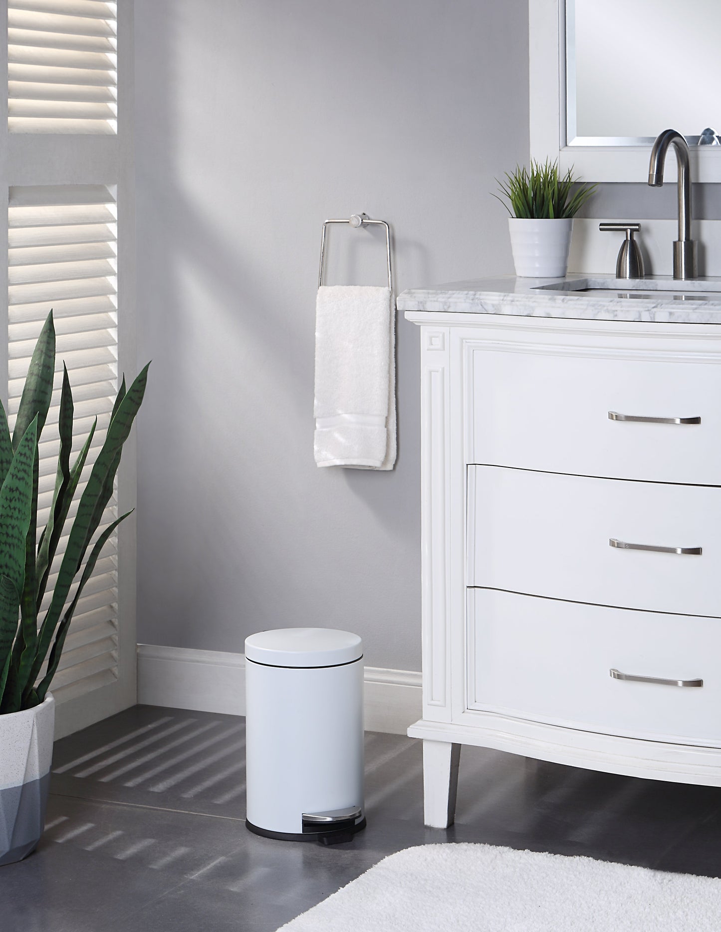 4.5 Liter / 1.2 Gallon Round Trash Can