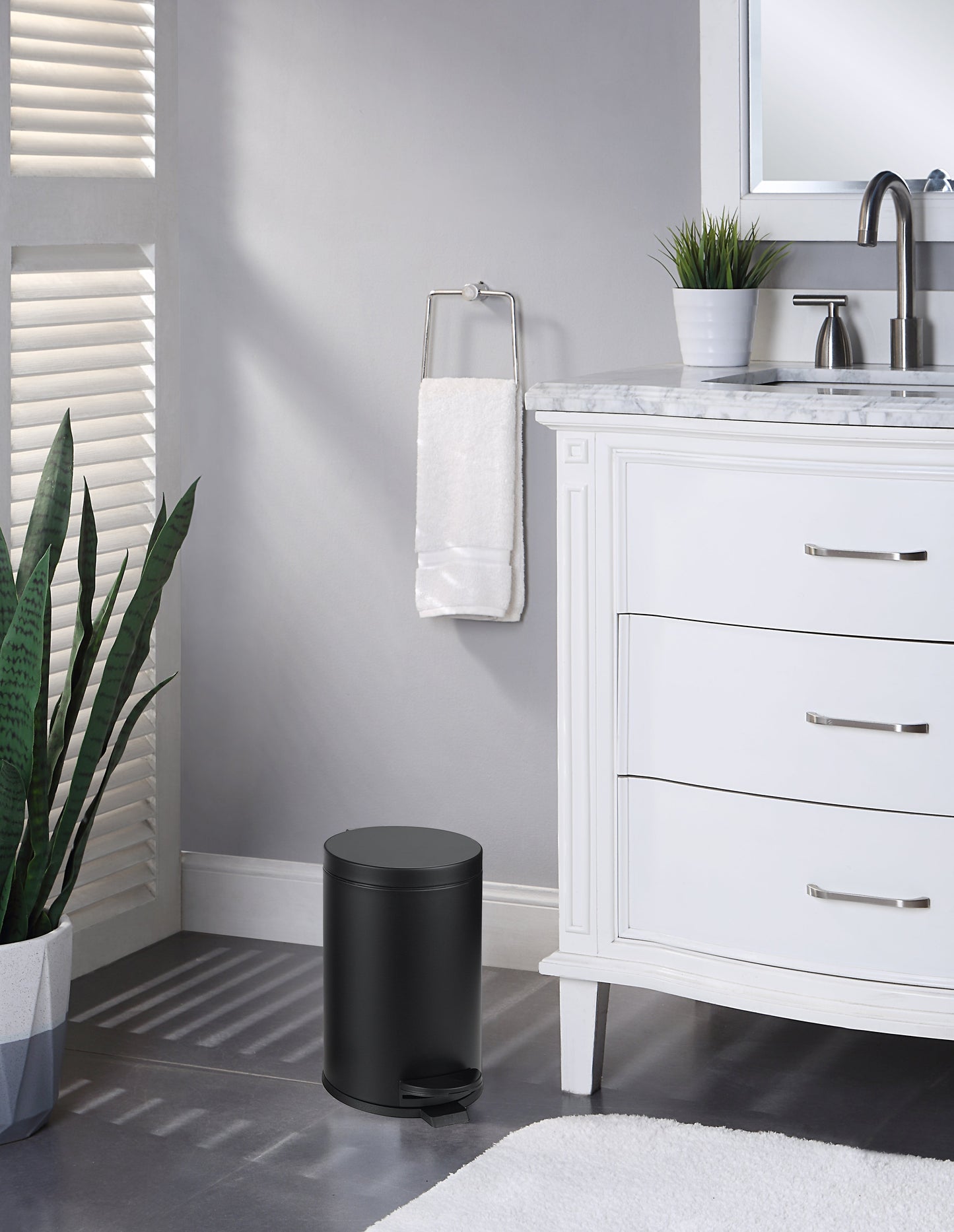 4.5 Liter / 1.2 Gallon Round Trash Can