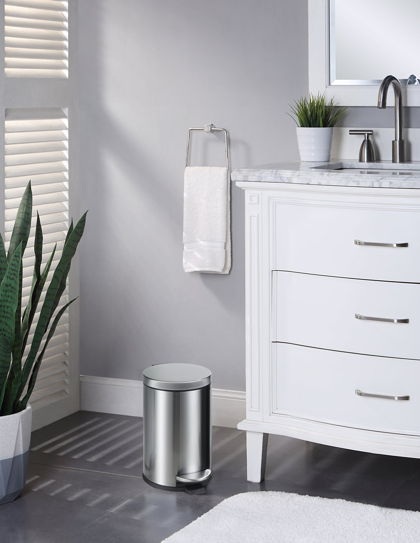 4.5 Liter / 1.2 Gallon Round Trash Can