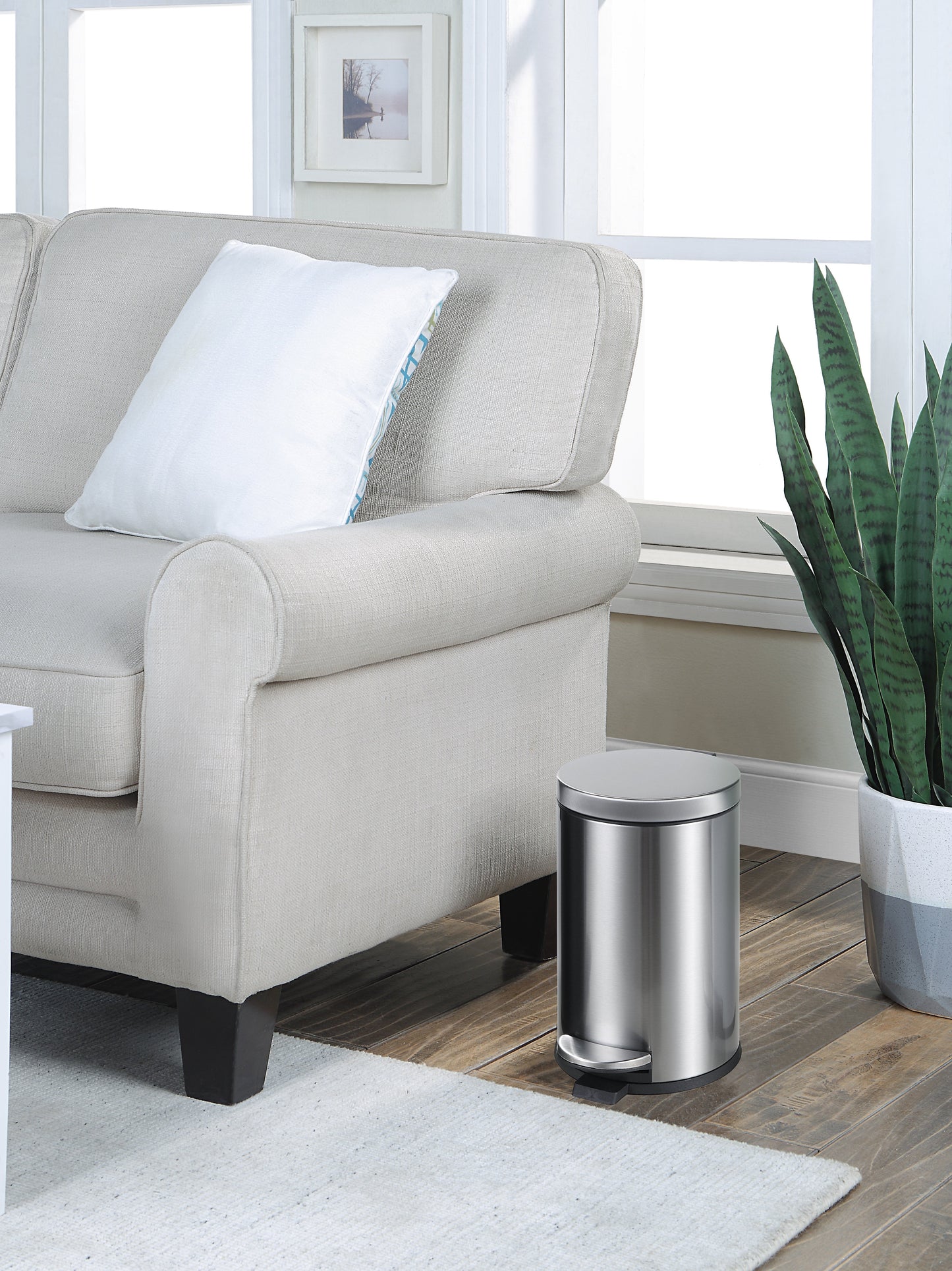 4.5 Liter / 1.2 Gallon Round Trash Can