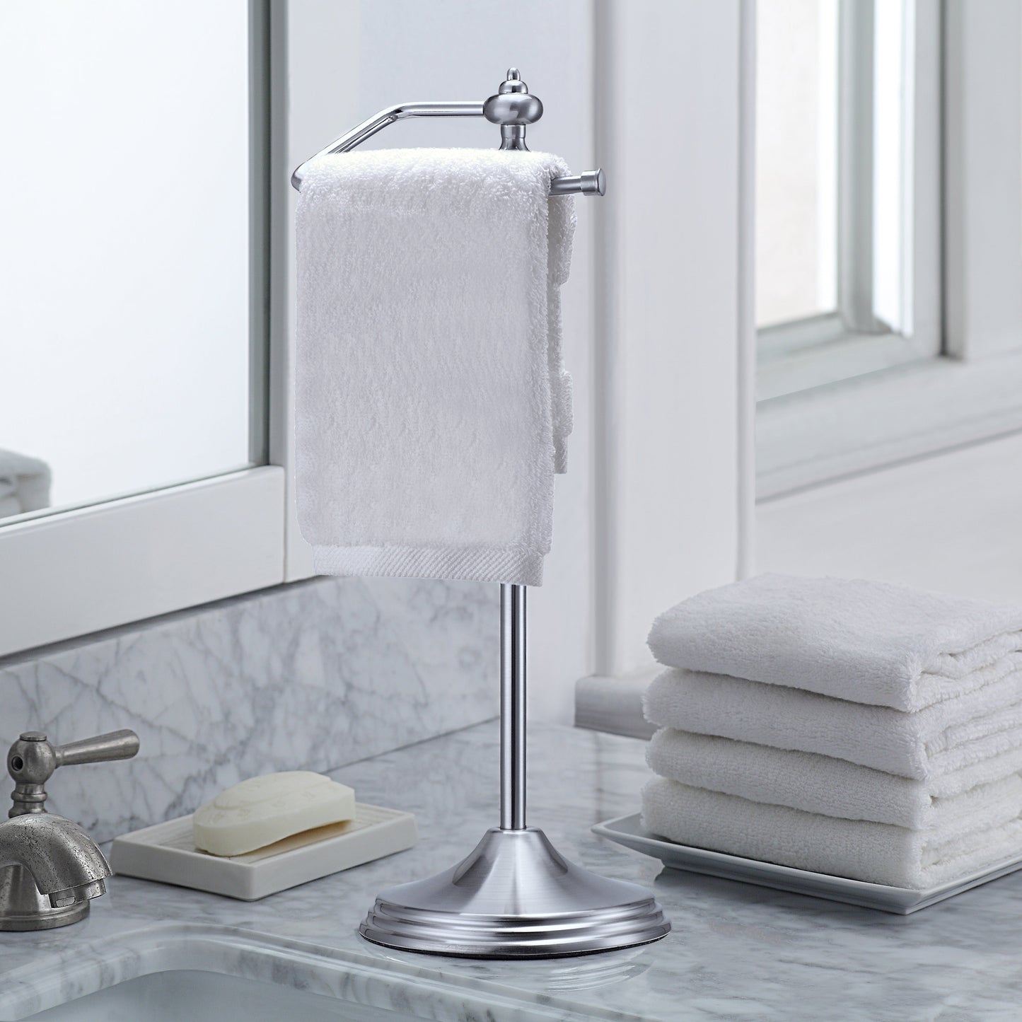 Heavy Weight Decorative Metal Fingertip Towel Holder Stand